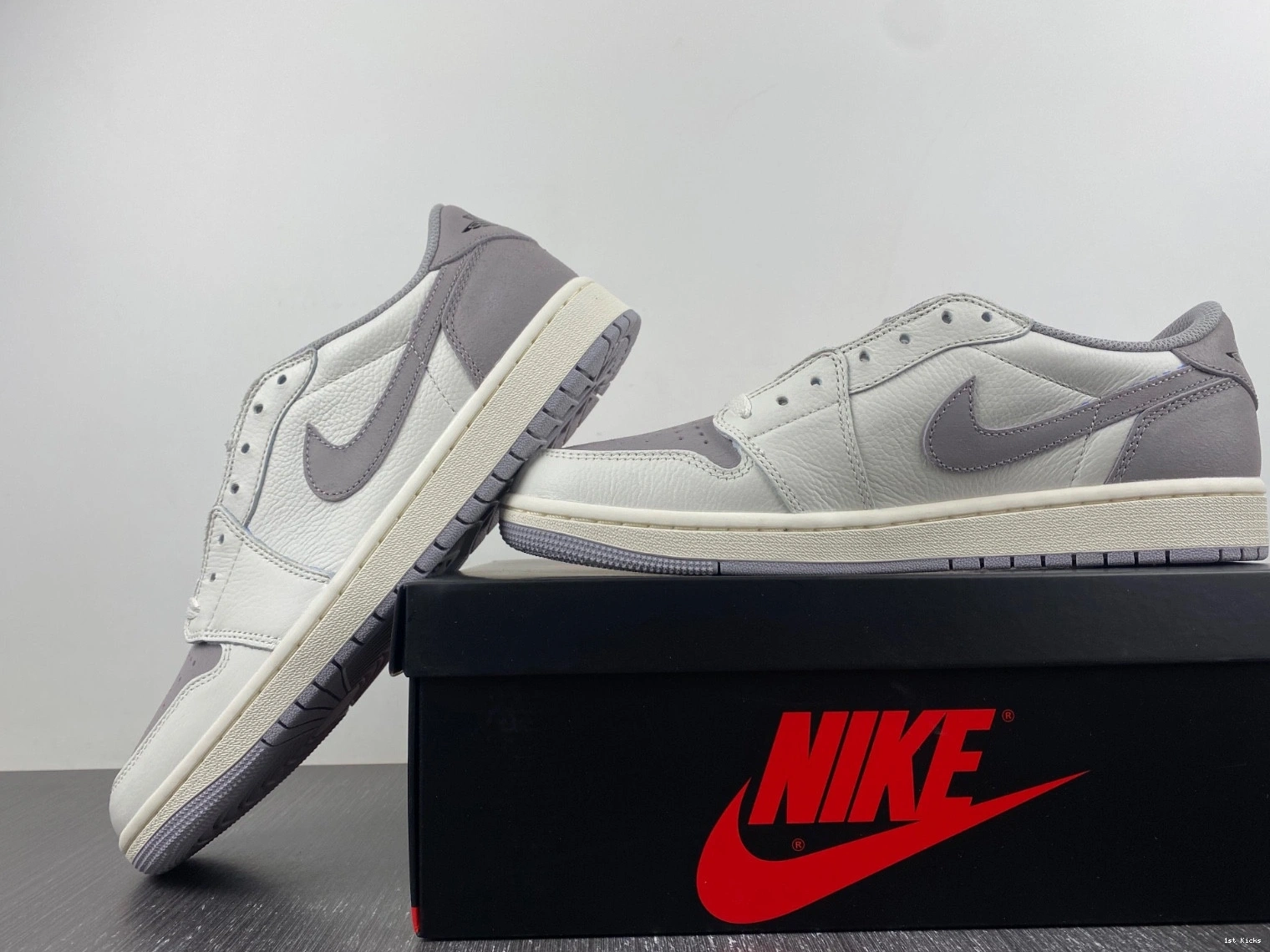 Air OG Jordan CZ0790-101 Low 1 Grey Atmosphere 0914